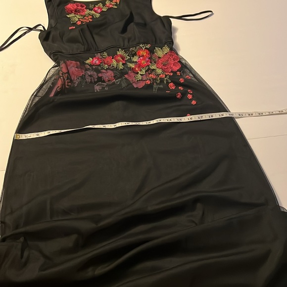 Adrianna Papell Evening Black and Red Sleeveless Beaded Floral Gown Size 6P EUC - Picture 10 of 12